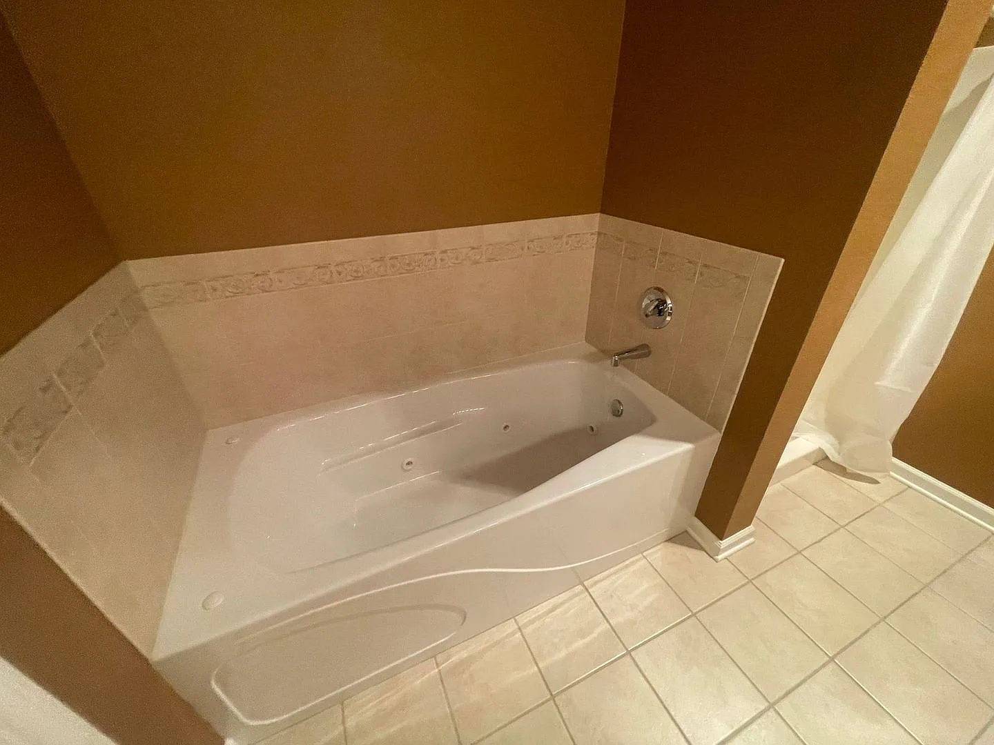 3 Bedroom 2 bath Condo — Photo 4