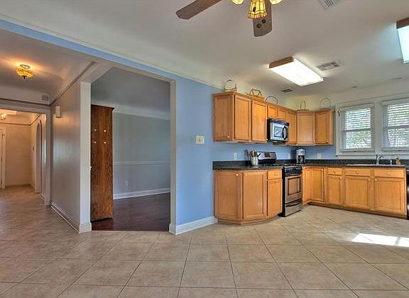 5th image of 960 Florida Blvd