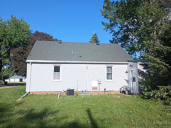 2nd image of 107 Adrian St S