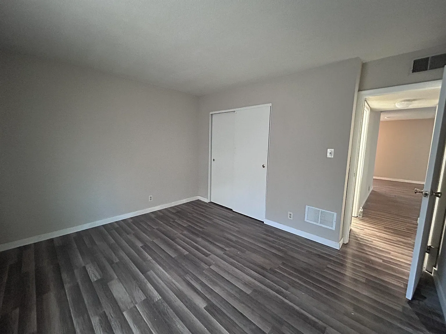 2 bed, $1,100 — Photo 4
