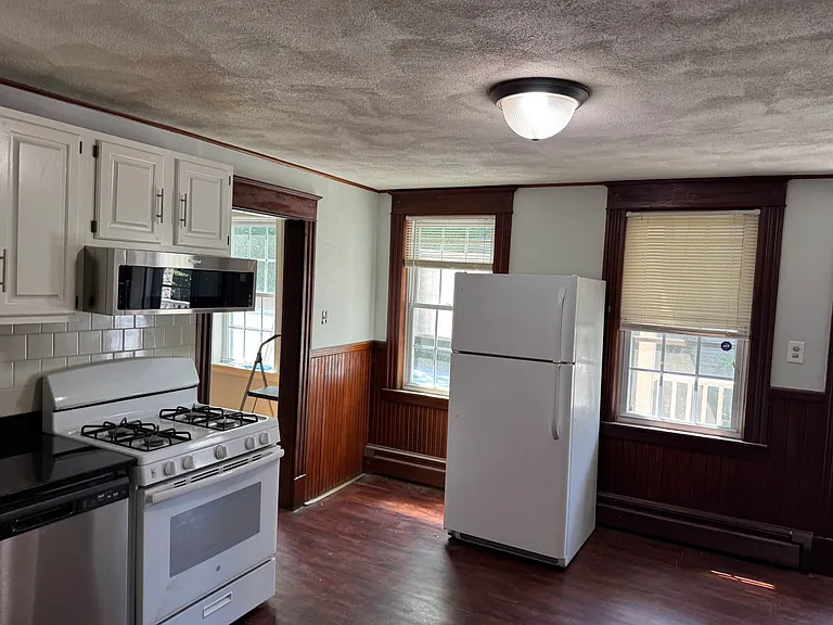 72-74 Hampshire St #1 — Photo 5