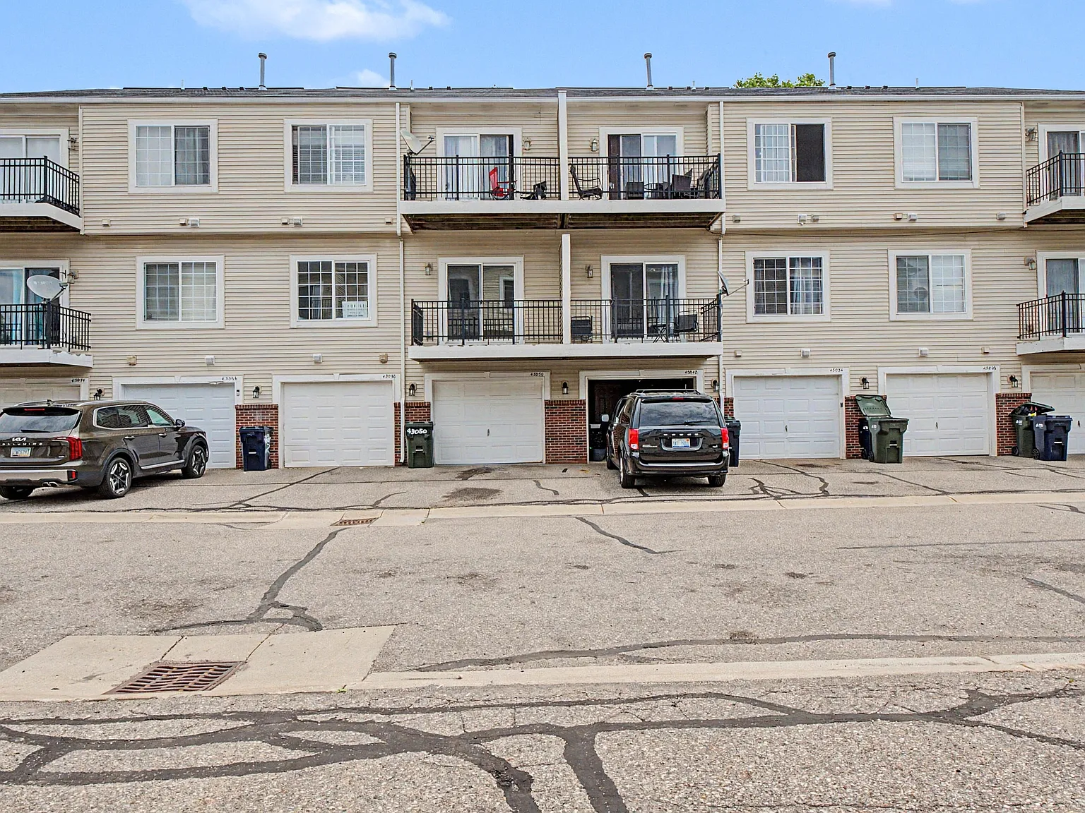 43050 Burlington Drive - 1 — Photo 3