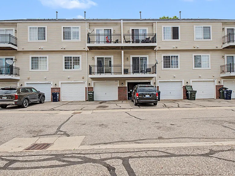 43018 Burlington Dr — Photo 3