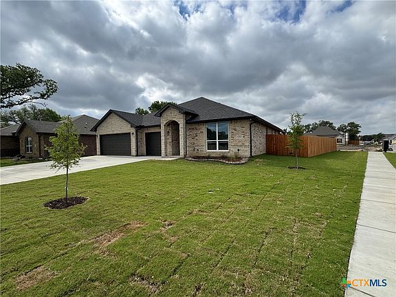 2nd image of 1301 Rylee Ln