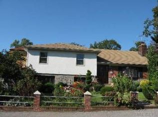 206 149th St, Whitestone, NY 11357