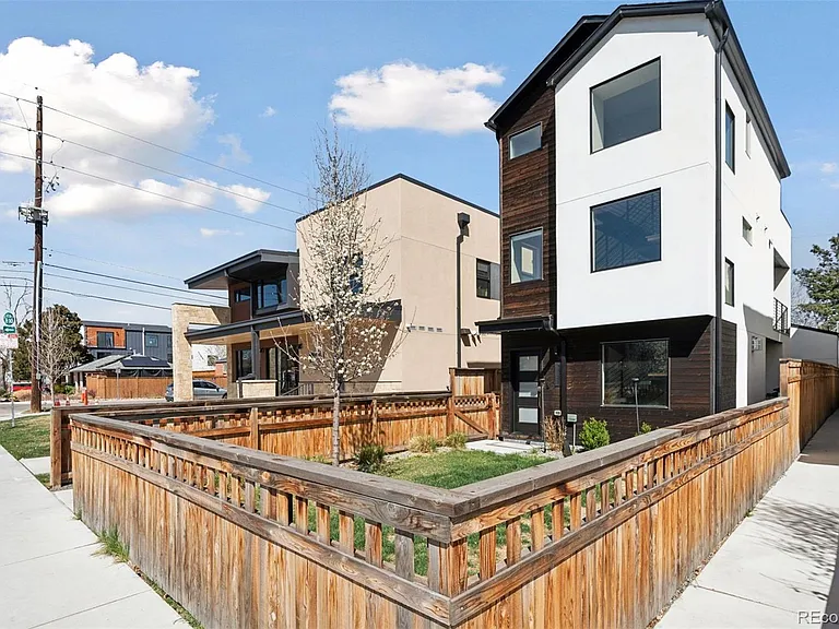 1386 Zenobia St — Photo 2
