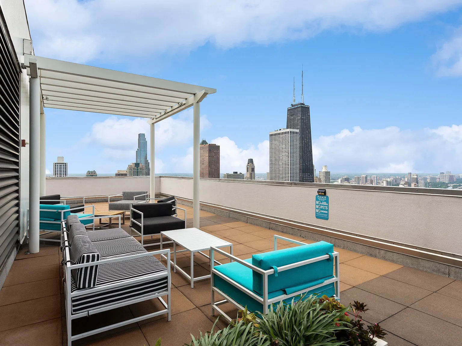 Axis Apartments and Lofts — Photo 4