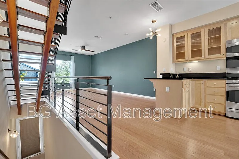 2 bed, 2.5 bath, 1054 sqft, $3,250 — Photo 2