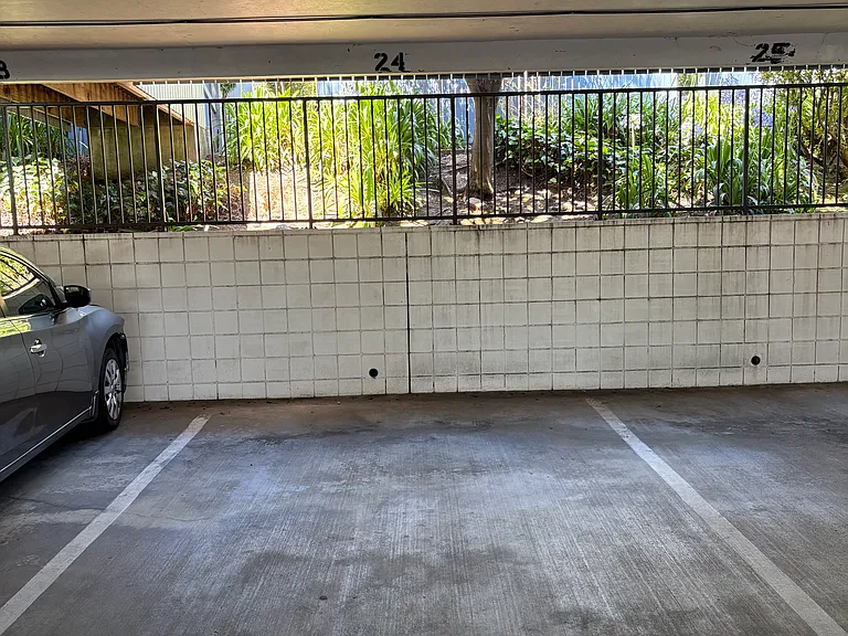 105 Piccadilly Pl #C — Photo 16