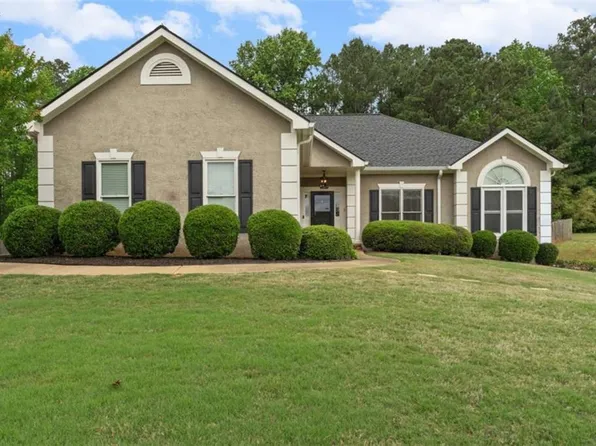 122 Crescent Dr, Newnan, GA 30265