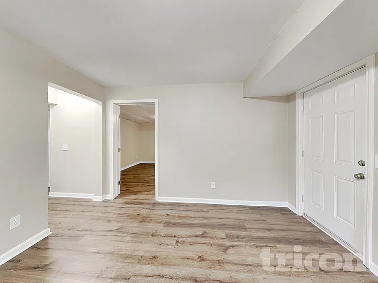 401 Breeze Way — Photo 15