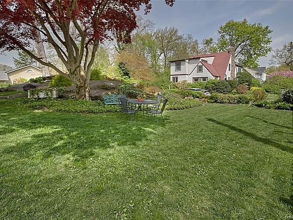 4th image of 181 Murray Ave