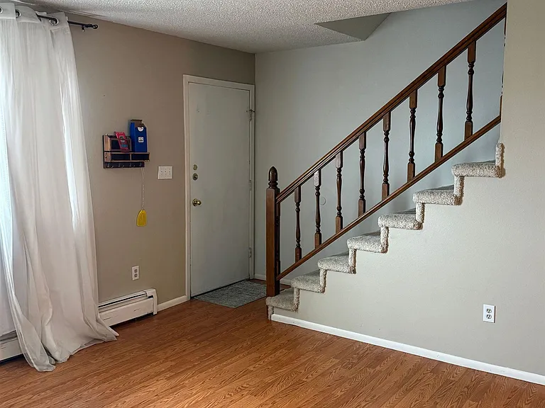 2904 Sheridan Ave — Photo 3