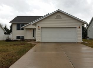 3422 Briarcrest Dr, Eau Claire, WI 54701