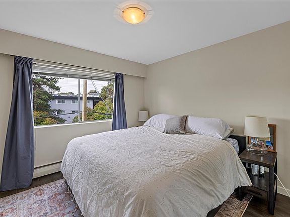 4th image of 1630 Crescent View Dr Unit 5