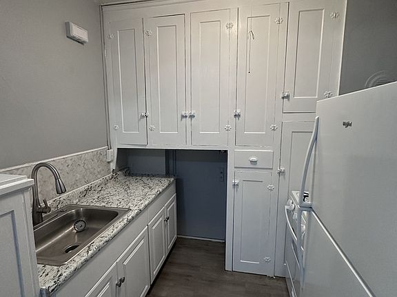 4th image of 1442 W 101st St APT 12