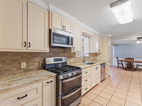 3rd image of 1005 Short St