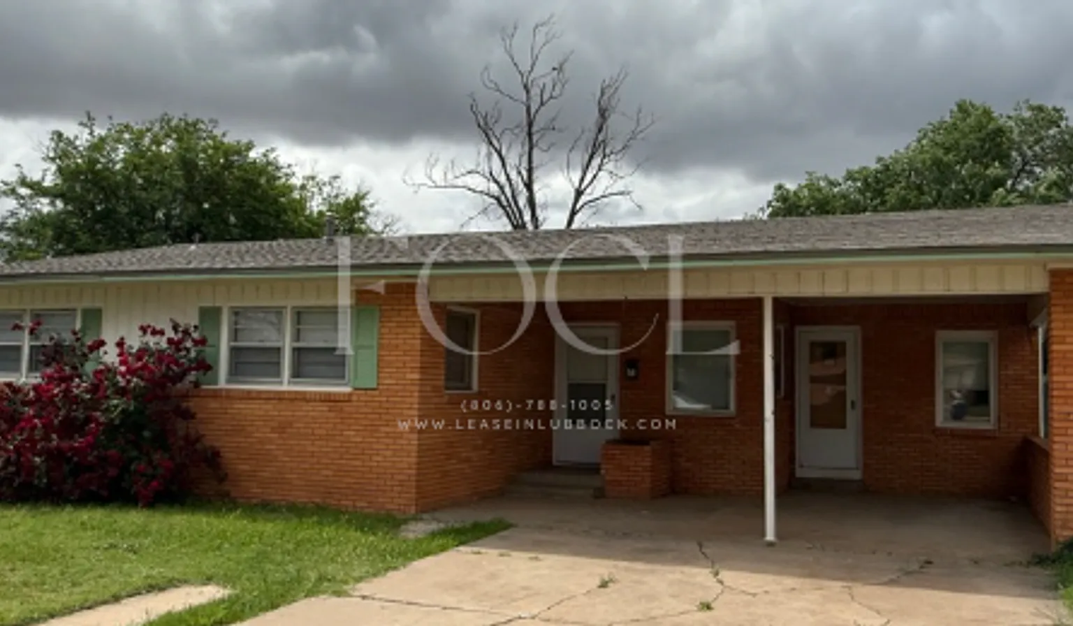 Large 3/2 with 2 living areas — Photo 1