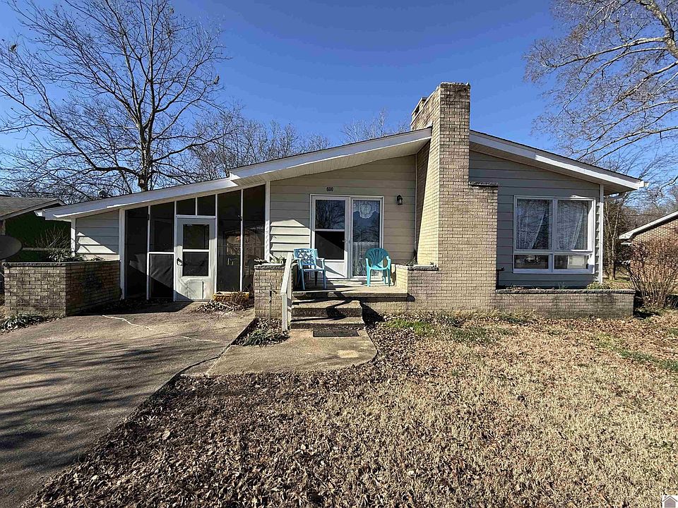 1st image of 600 3rd St