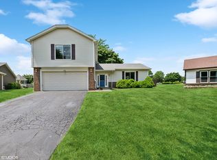 132 Farm Gate Ln, Bolingbrook, IL 60440