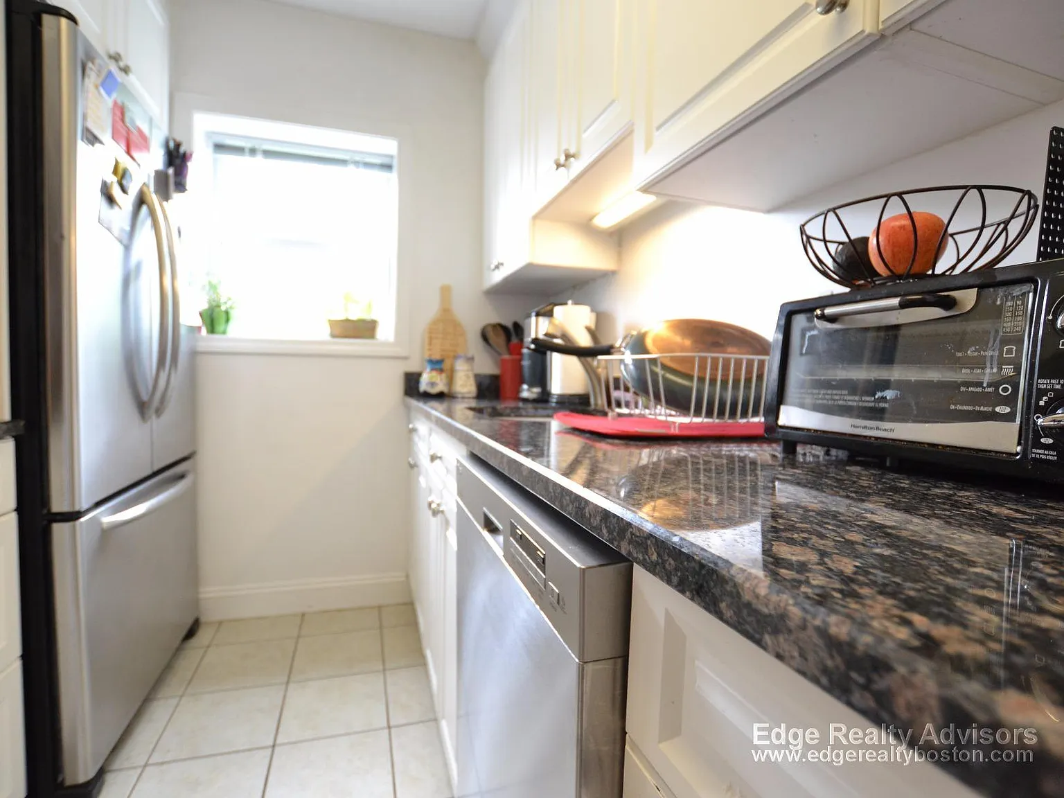 3 bed, 1000 sqft, $3,700 — Photo 4