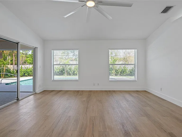 5923 Loxahatchee Pines Dr — Photo 46