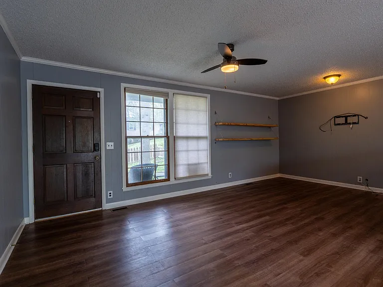 150 Delvin Dr #A — Photo 5