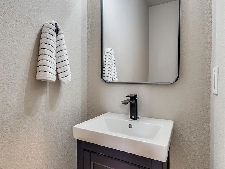 Half bath room 1sth floor