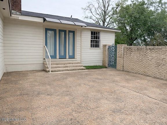 4th image of 301 W Harding Ave