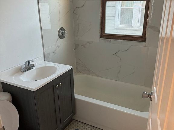 4th image of 1404 S 19th Ave