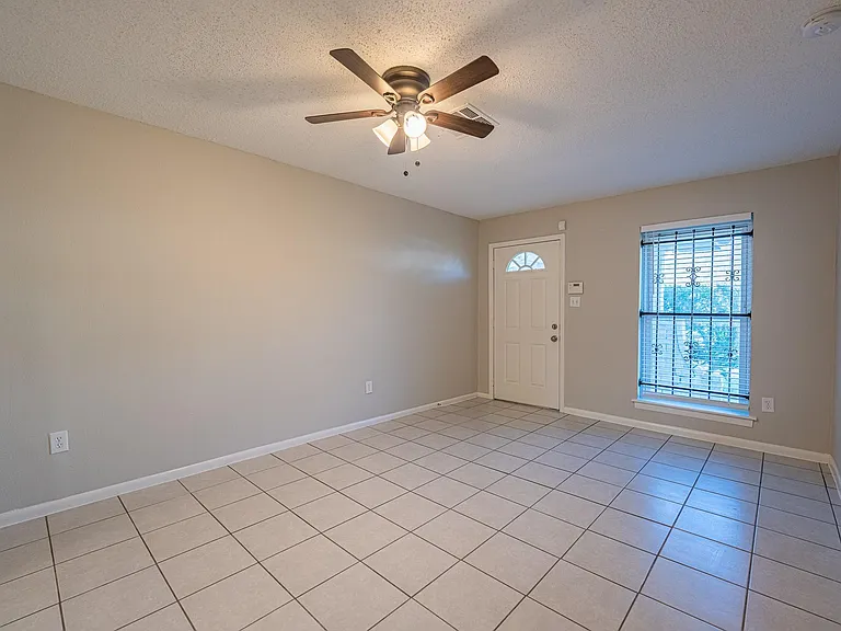 8124 Beech Cove Ln — Photo 6