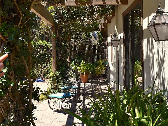 4th image of 10 Encina Dr