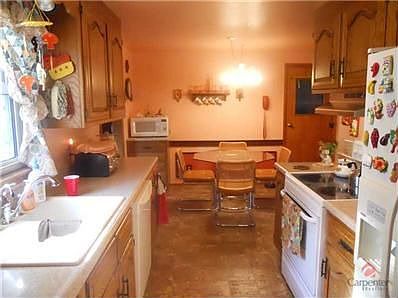5th image of 2 Eastgate Dr