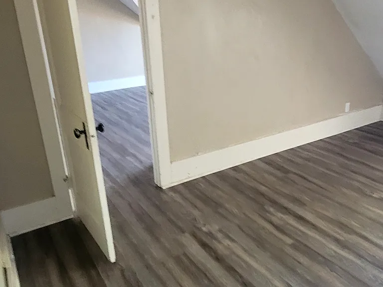 324 W 9th St — Photo 14