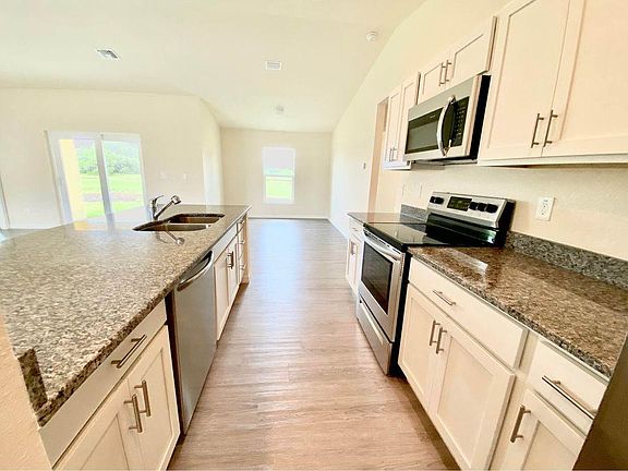 3rd image of 3011 Harvard Cir
