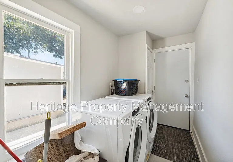 1031 Schley Ave — Photo 31