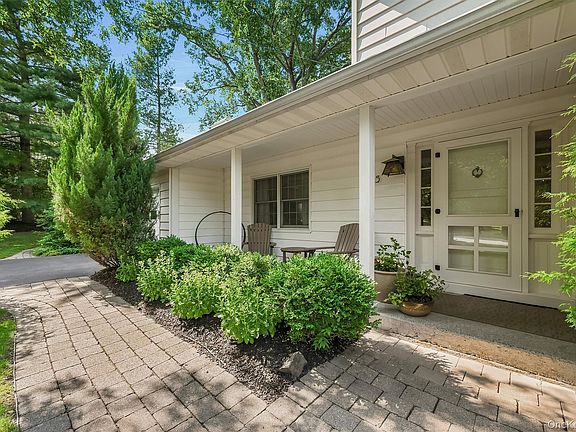 3rd image of 25 Meadow Avenue