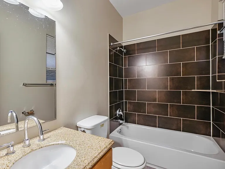 302 V St NE — Photo 4