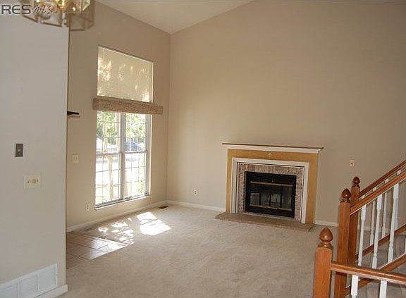Livingroom with Fireplace