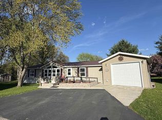 194 Hunters Gln, Baraboo, WI 53913