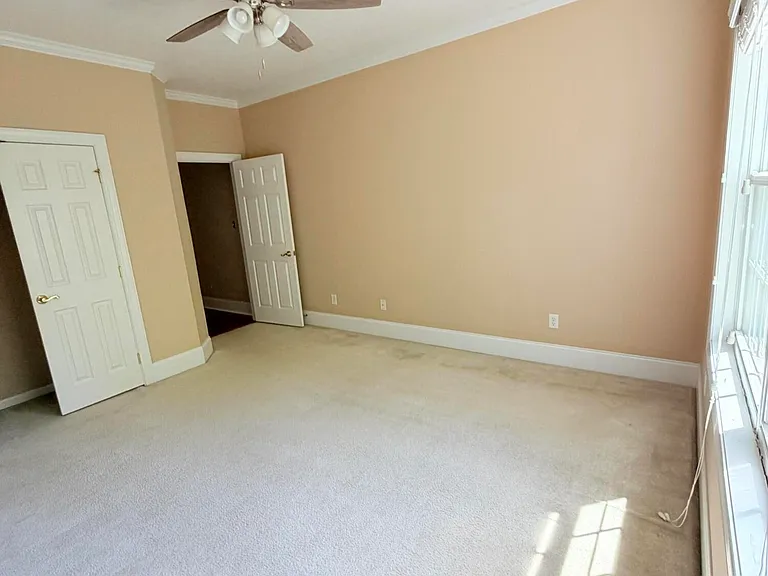 1605 Jamestown Ave — Photo 27
