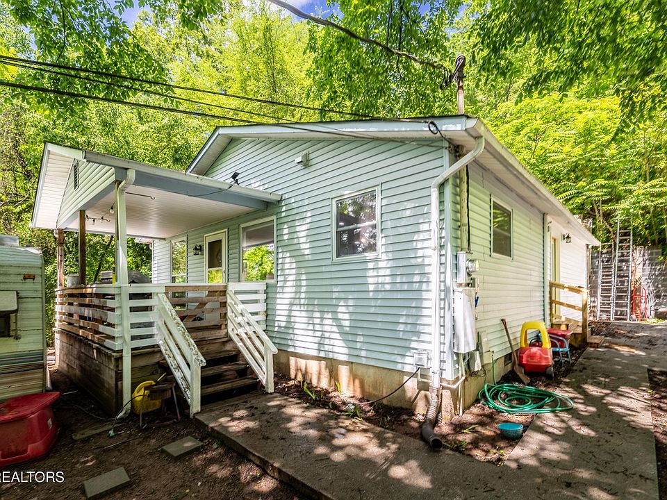 1st image of 2839 Greenway Dr
