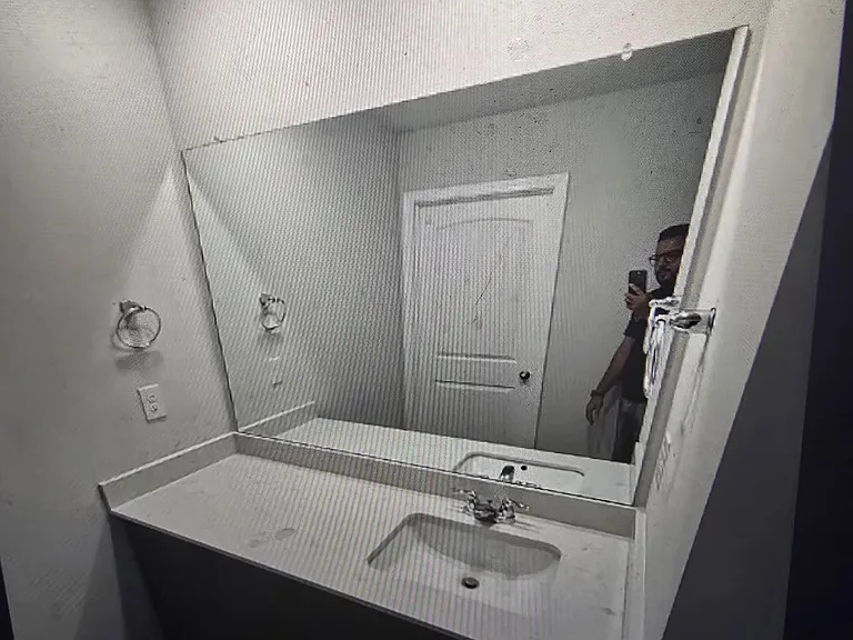 Bathroom 2 (Upsatirs)