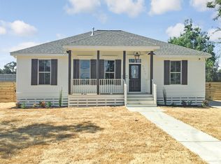 5020 Warrington Dr, New Orleans, LA 70122