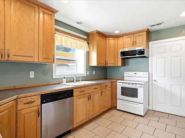 1001 N Main St — Photo 12