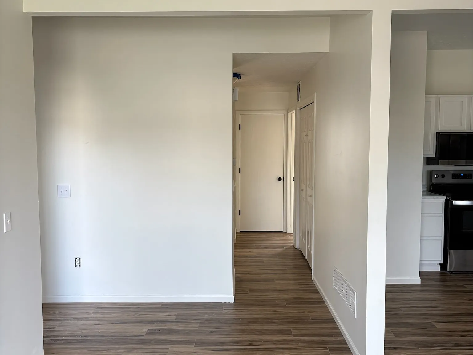 2 bed, 918 sqft, $1,300 — Photo 2