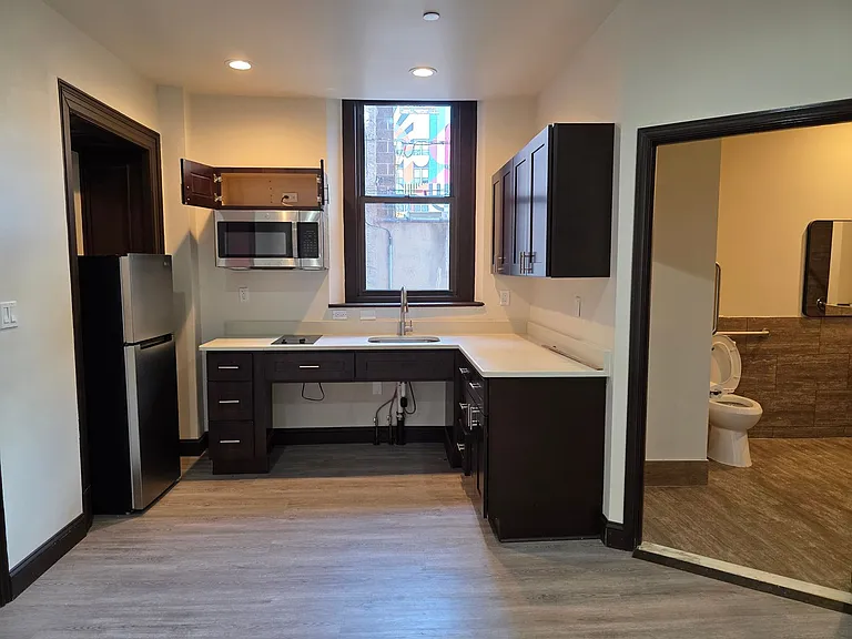 1135 Spring Garden St — Photo 14