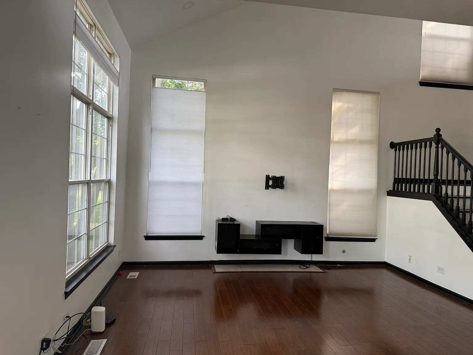 347 Hunterdon Ct — Photo 4