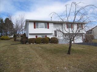 62 Guernsey Dr, New Windsor, NY 12553