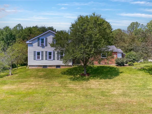 6651 Breezewood Rd, Concord Twp, OH 44077